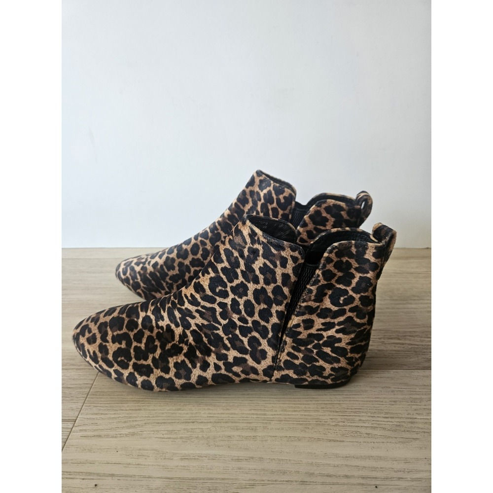 Born Remo Leopard Print Velvet Chelsea Ankle‎ Booties Flat Pixie Boots Boho Sz 8